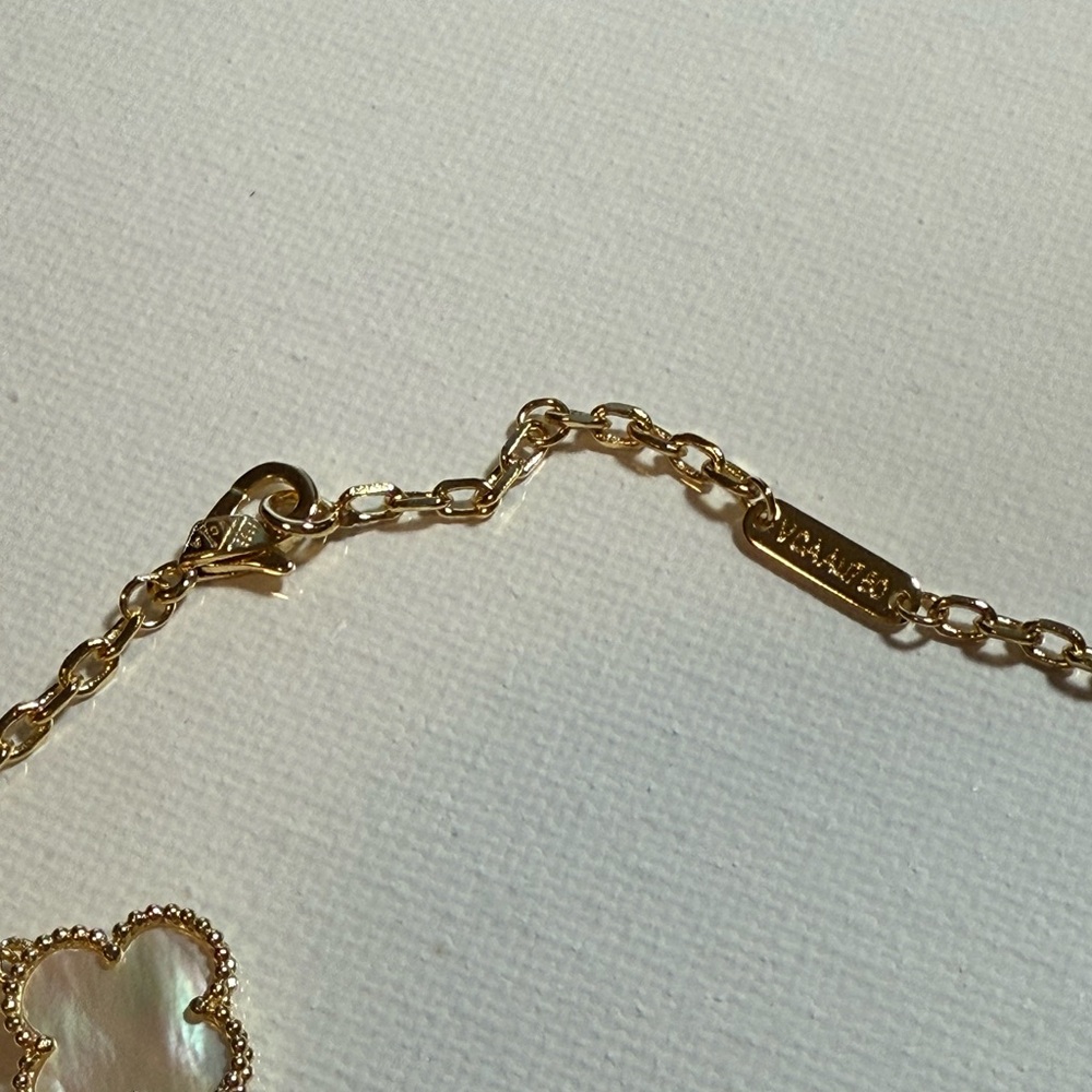 Elegant Clover Necklace – Inspired by Timeless Luxury Design - Picture 14 of 14